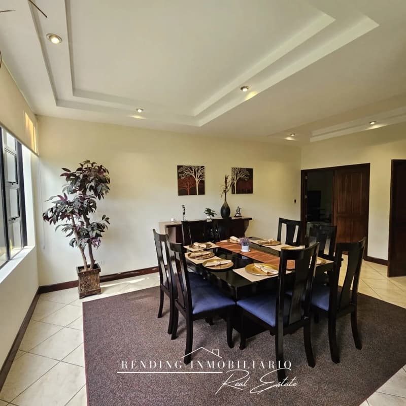 Apartamento en venta zona 10 Edificio Milenia Colonia Oakland de 3 habitaciones 198 m² + 2 parqueos