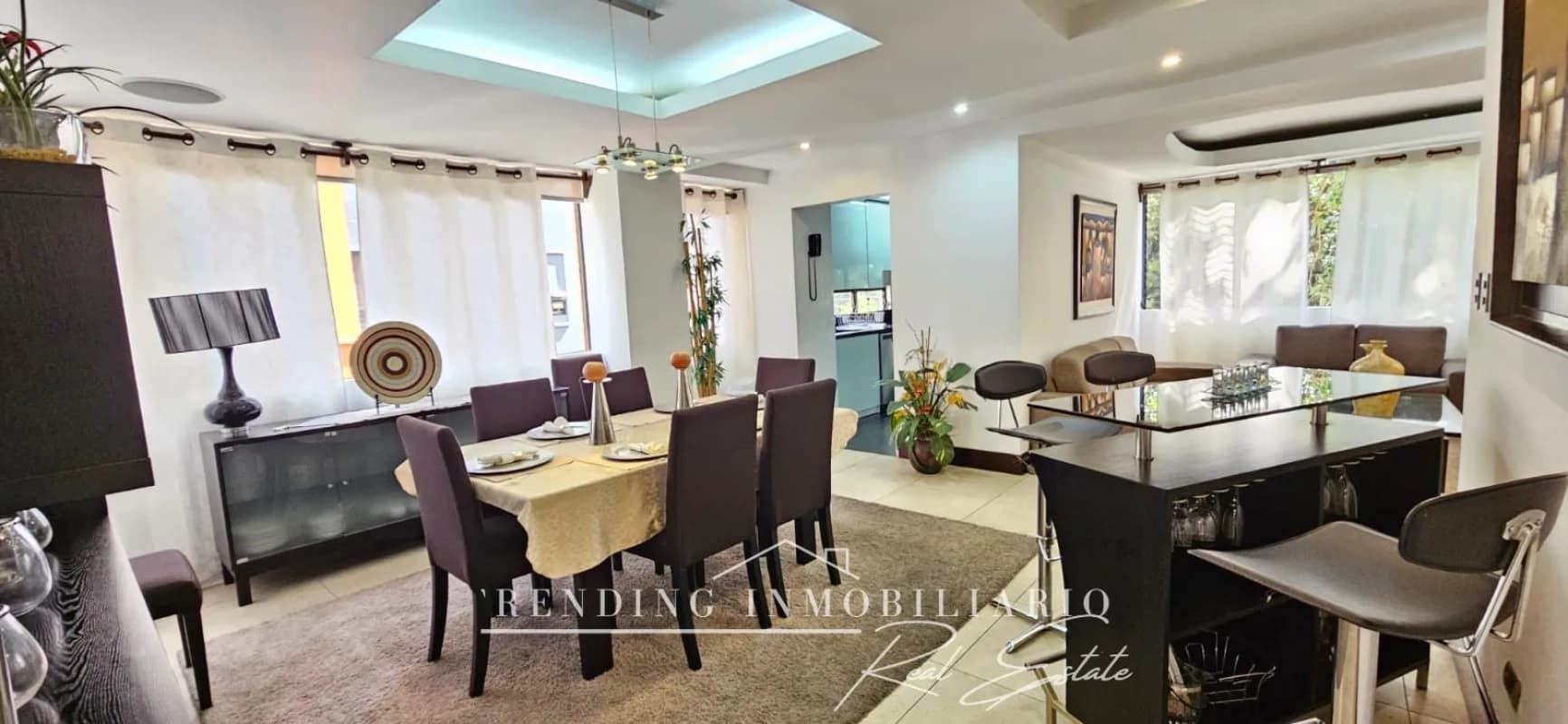 Apartamento en renta zona 10 Edificio Morada del Acueducto amueblado de 3 habitaciones 161m² + 2 parqueos