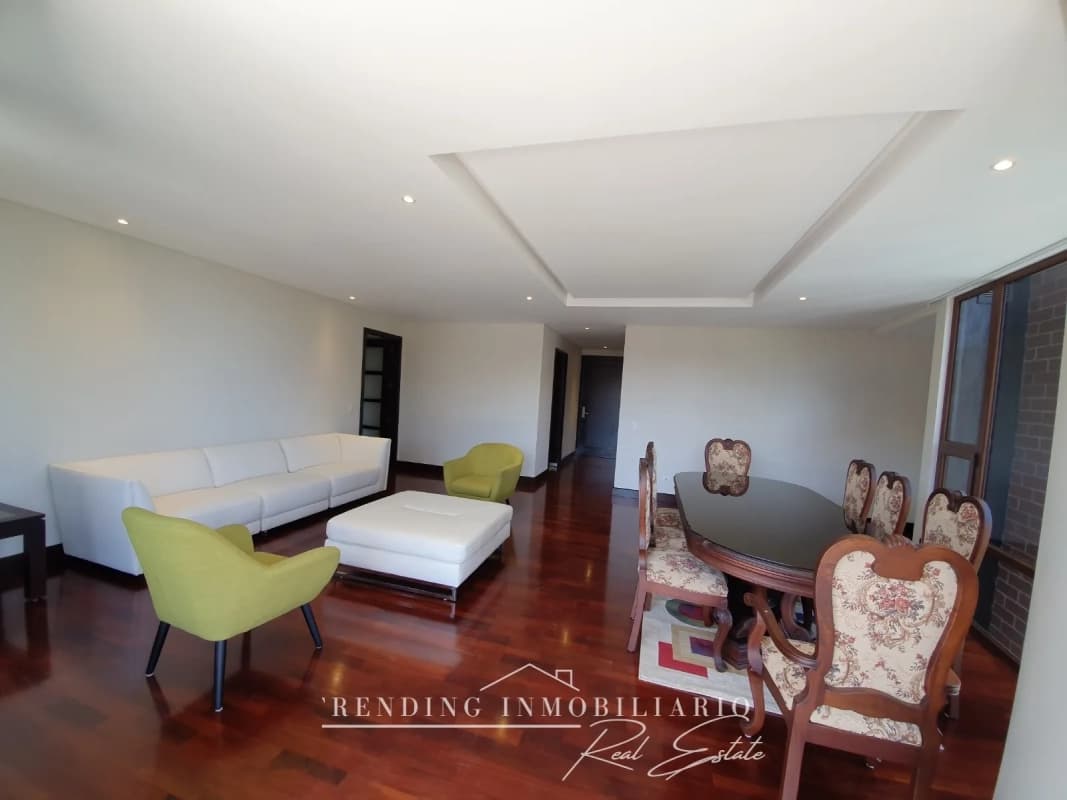 Apartamento en renta zona 10 edificio Santa María de 3 habitaciones + 2 parqueos