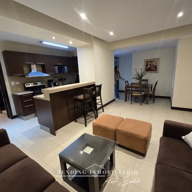 Apartamento en renta zona 14 edificio Cobella de una habitación + un parqueo