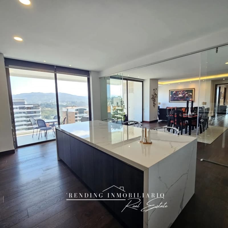Apartamento en venta zona 14 edificio Echo 3 habitaciones + 3 parqueos 305 Metros2