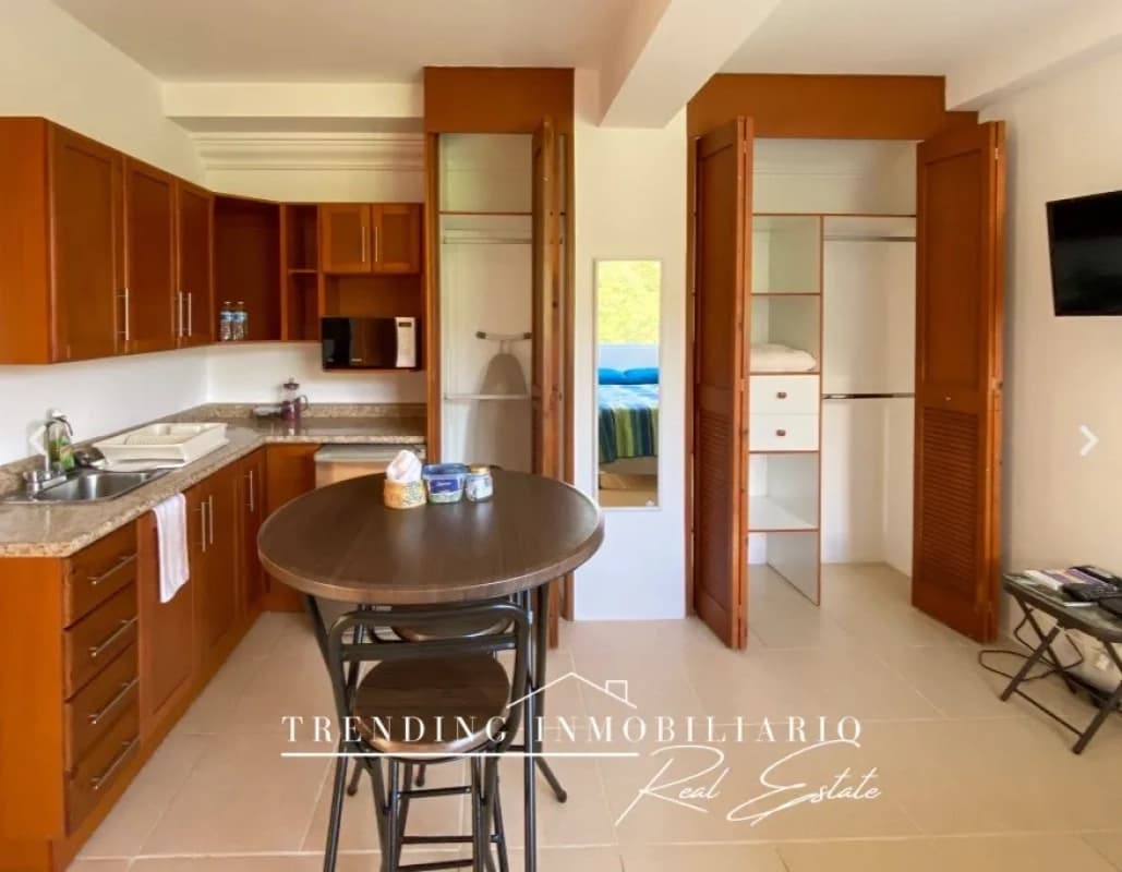 Apartamento en renta zona 16 edificio dentro de La Montaña de una habitación + un parqueo