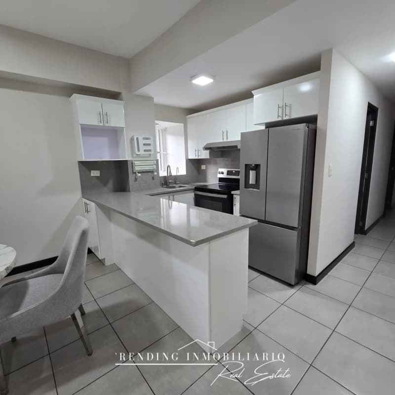 Apartamento en renta zona 16 Hexa Cañadas de 3 habitaciones + 2 parqueos