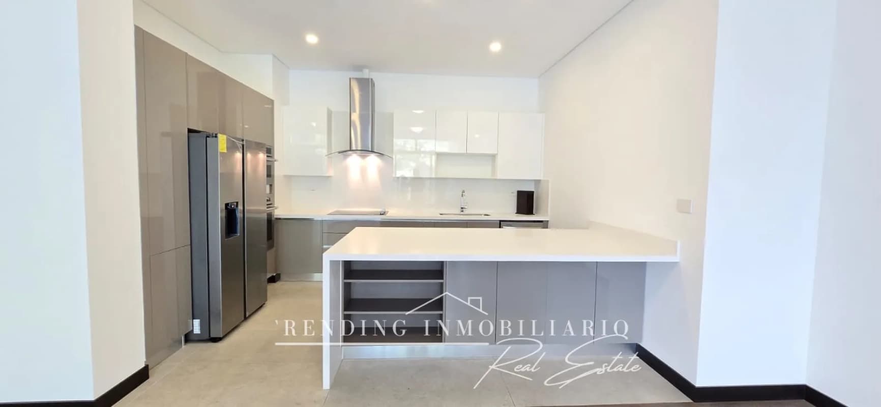 Apartamento en renta zona 16 edificio Olmos de Cayalá de 2 habitaciones + 2 parqueos