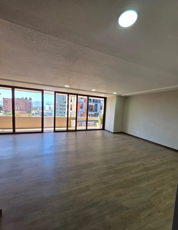 APARTAMENTO EN VENTA EN EL EDIFICIO CUATRO 14, ZONA 10