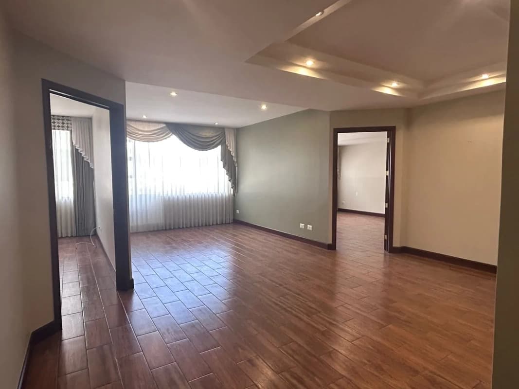 *Amplio apartamento de 2 hab con cuarto de servicio en nivel alto en Renta - Milenia, zona 10*