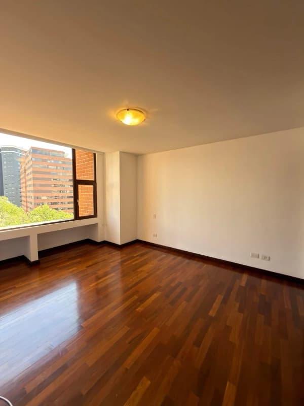 Lindo y amplio apartamento en venta en edificio zona 14