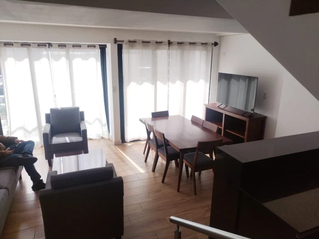 Apartamento Amueblado en Alquiler | Edificio QUO | Zona 4 | 2 niveles · 3 habitaciones · Lista Vista