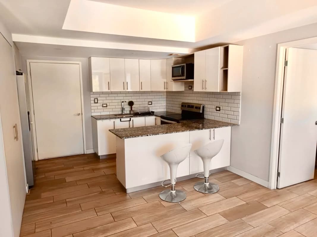 Zona 11 • Apartamento Semiamueblado en Renta • Edificio Tribeca