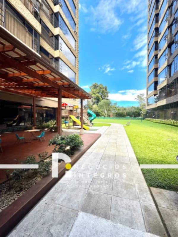 VENDO APARTAMENTO EN PRIMER NIVEL ZONA 10 MILENIA