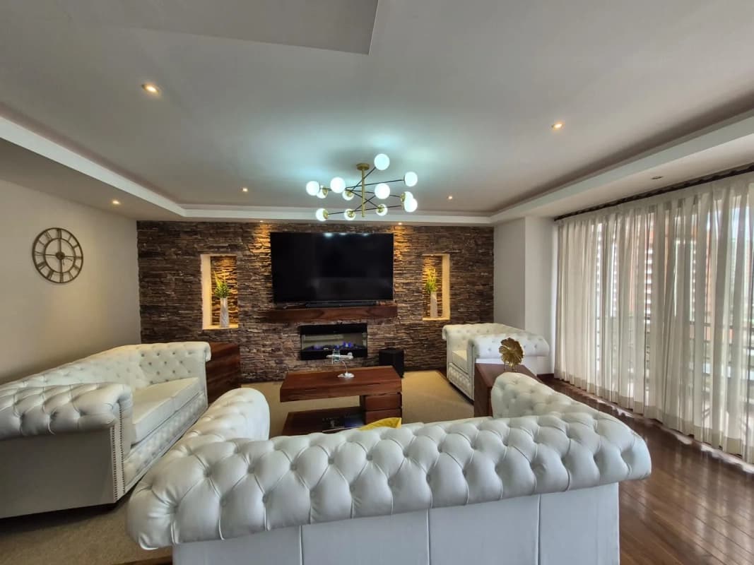 Amplio y lujoso apartamento en venta! A pocos metros de La Estación zona 10.