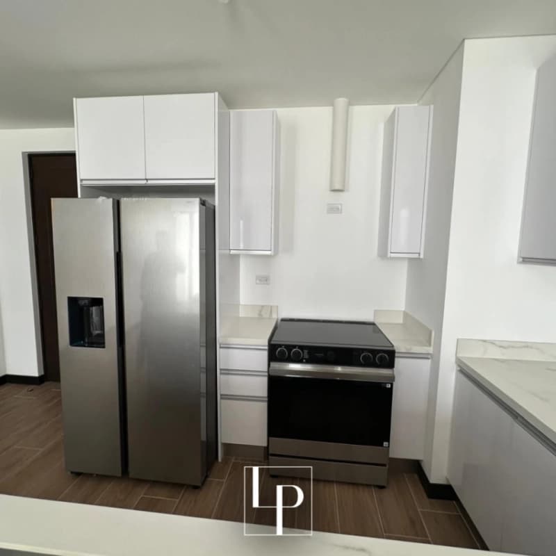 Amplio Apartamento en Venta en Lirios 3 de Cayalá
