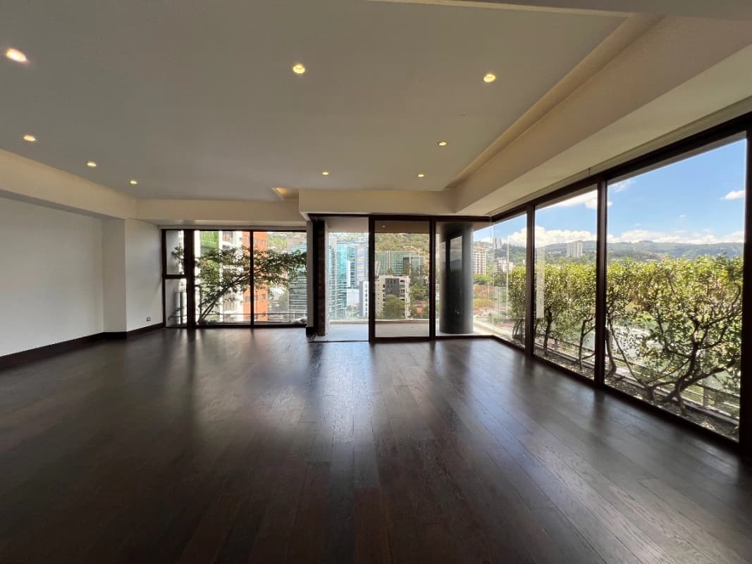 APARTAMENTO EXCLUSIVO ZONA 15 VH2 EDIFICIO BOSCO, 240 MTS2, 3 DORMITORIOS, SALA FAMILIAR, DORMITORIO DE SERVICIO, 3 PARQUEOS Y BODEGA $3,400 + IVA INCLUYE MANTENIMIENTO