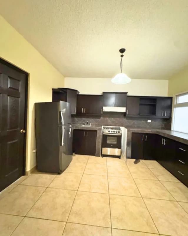 APARTAMENTO EN RENTA ZONA 16, HACIENDA REAL