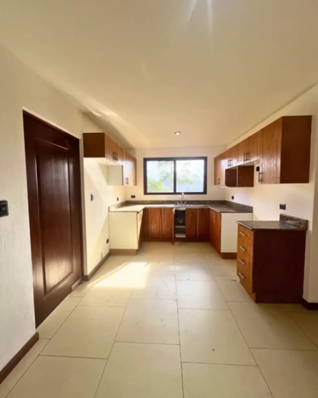APARTAMENTO EN RENTA EN ZONA 16 LA MONTAÑA