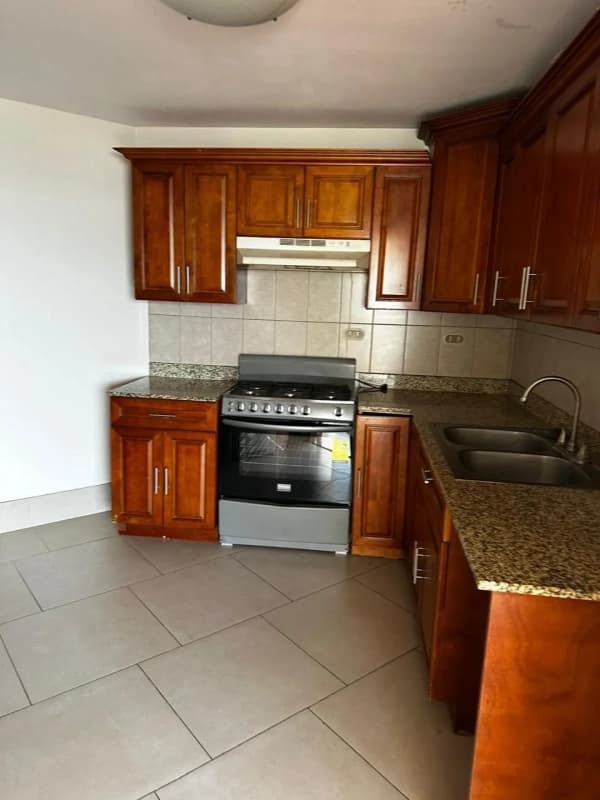 ALQUILO APARTAMENTO EN ZONA 10 EDIFICIO VIVALT +1