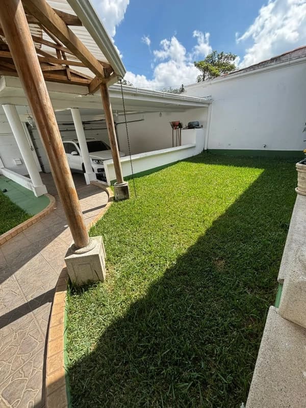 ZONA 16, CASA EN VENTA DE UN NIVEL