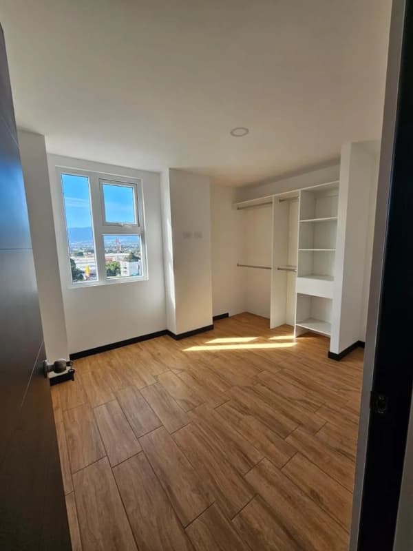 Apartamento en alquiler zona 12 Santa Lisa