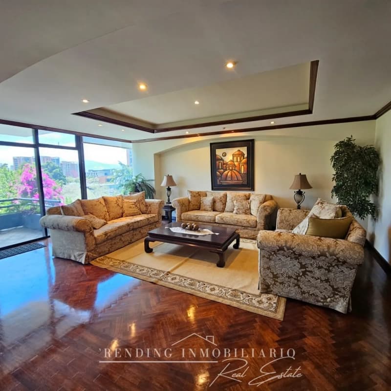 Apartamento amueblado en renta zona 14 edificio L'Excellence de 3 habitaciones + 3 parqueos