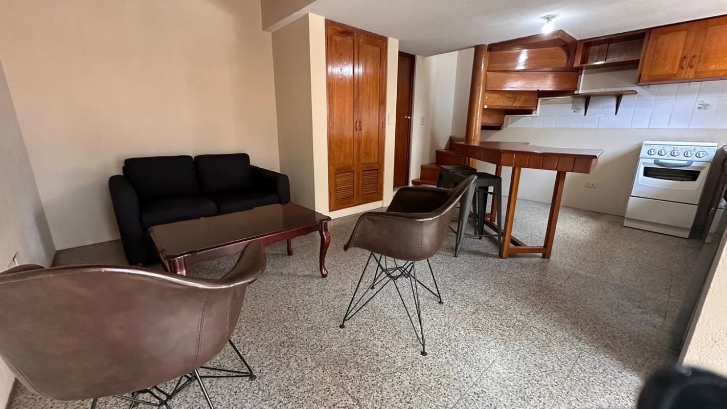 Apartamento tipo loft semi- amueblado en renta en zona 15