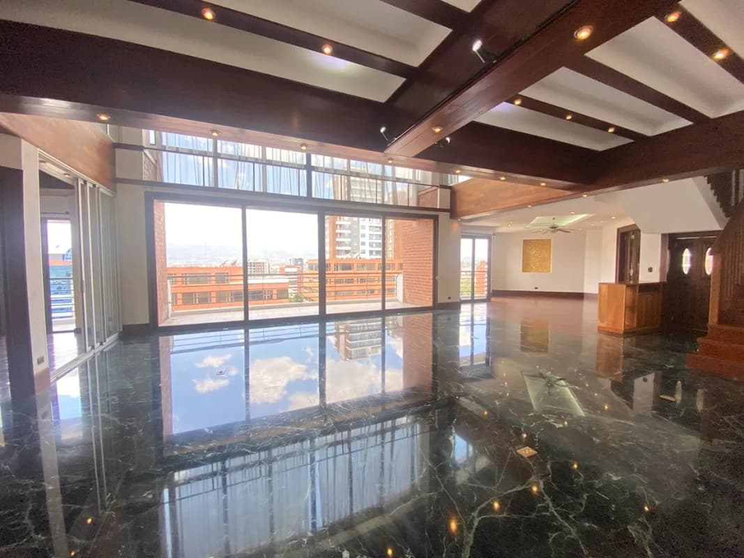 PENTHOUSE EN VENTA O RENTA EN ZONA 14 - 4 HABITACIONES
