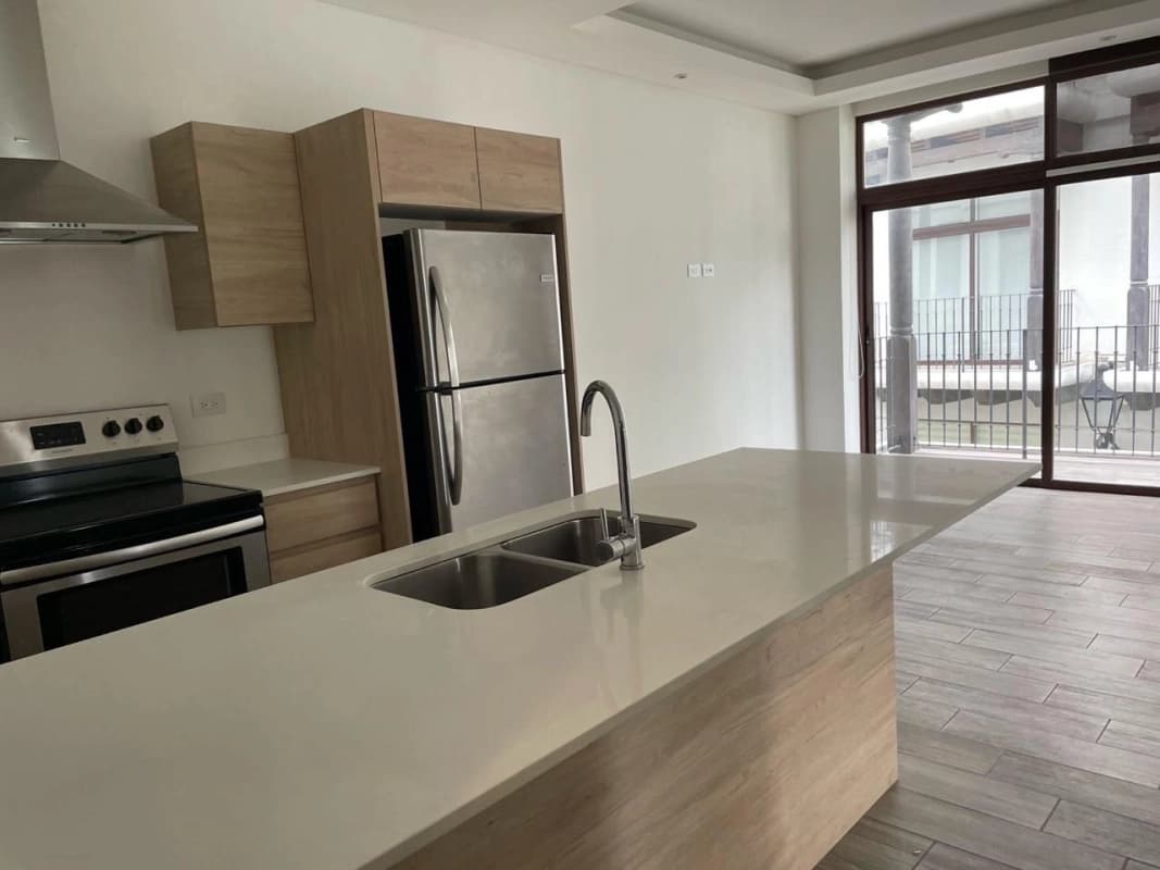 Rento apartamento en Lirios de Cayalá 1 zona 16