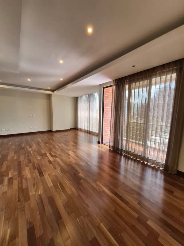 Apartamento en renta, excelente ubicación en zona 10!!