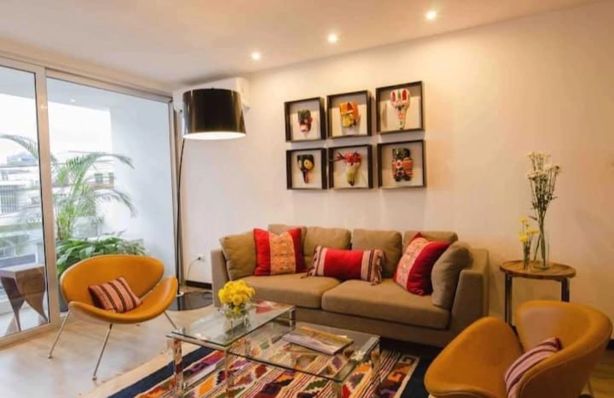 APARTAMENTO CON BALCÓN ZONA 4