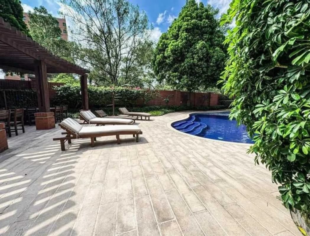 Apartamento en alquiler, Edificio Tadeus, Zona 14