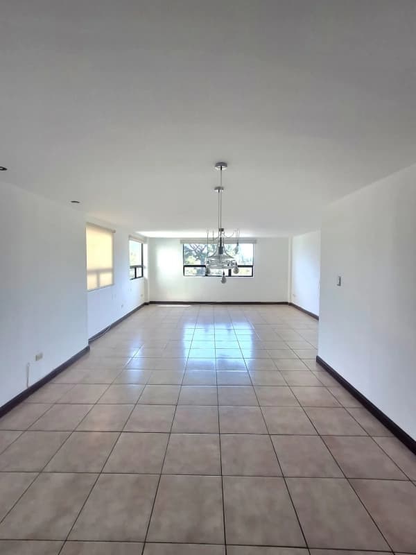 Apartamento en Alquiler zona 14 por La Villa
