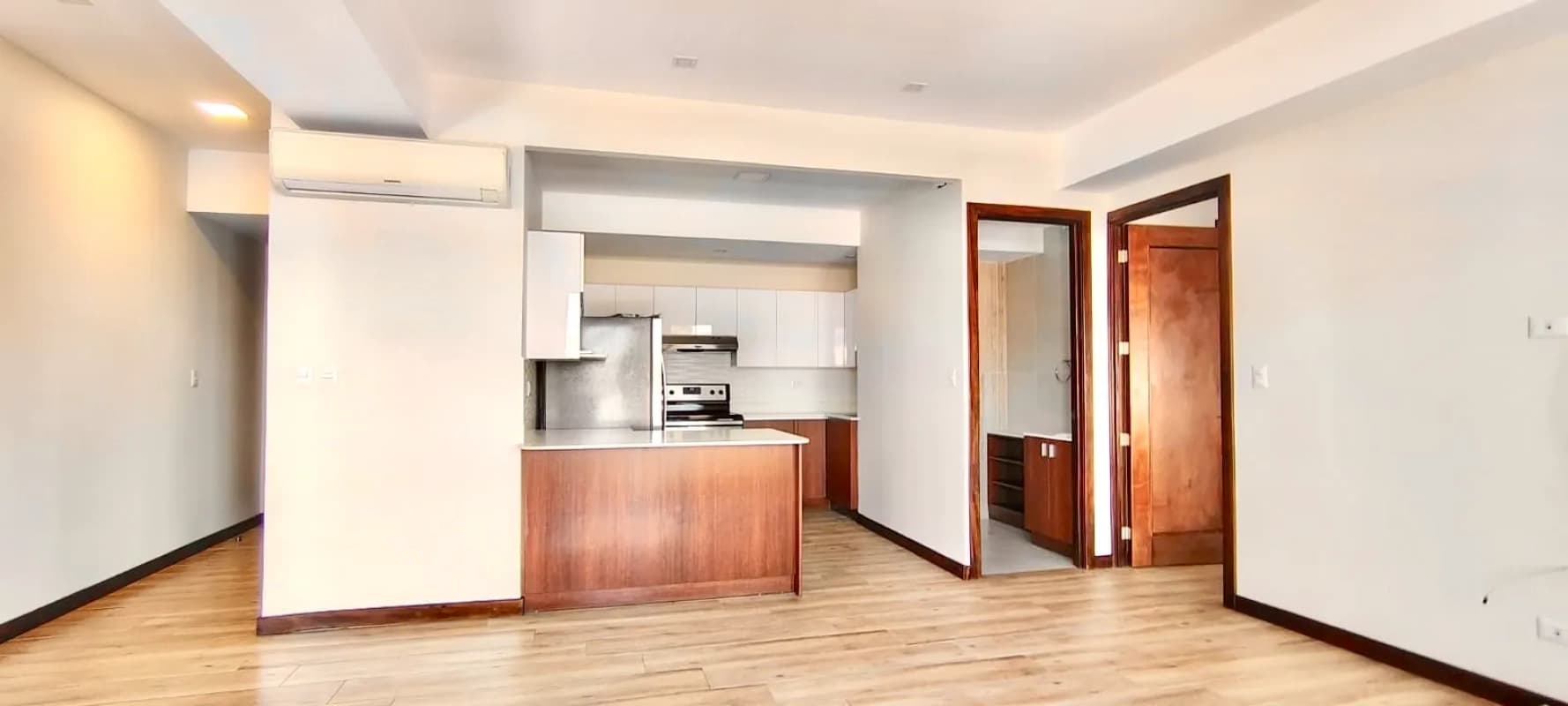 Zona 15 VH2 • Apartamento en Renta • Edificio Taormina