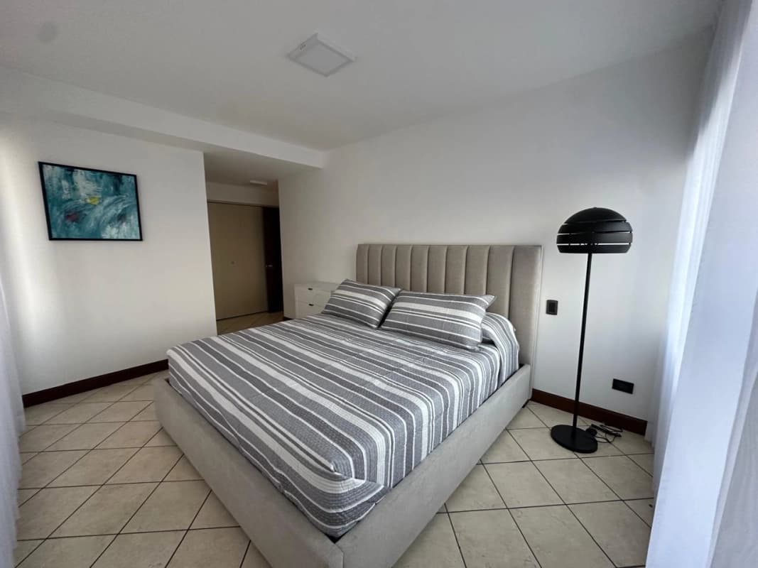 Apartamento amueblado Edificio Milenia zona 10