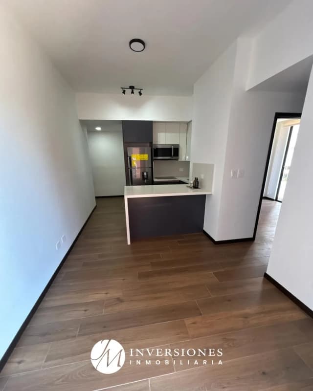Apartamento en renta zona 10 cerca de La Estación