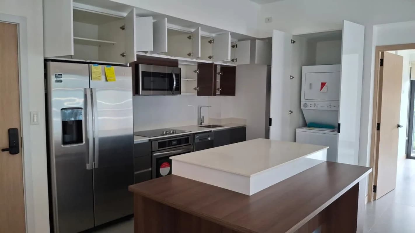 Apartamento en renta en zona 10 / Bonadiez