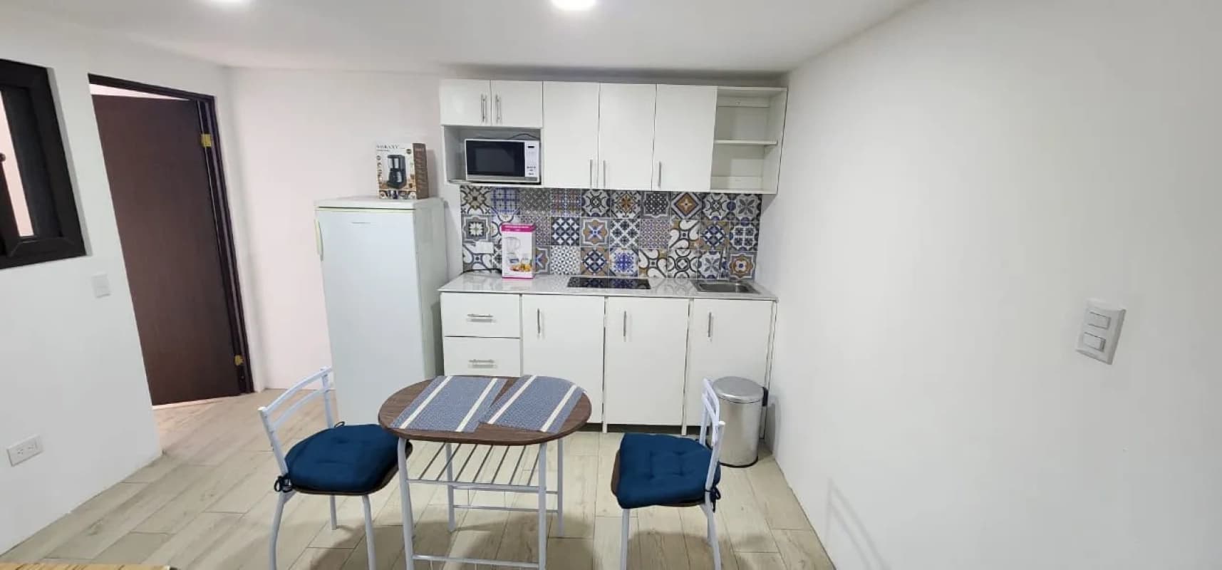 Apartamento amueblado tipo efficiency zona 10 / Oakland I