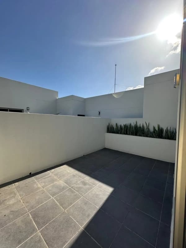 APARTAMENTO CON TERRAZA Y BALCON EN RENTA EN ZONA 10 EDIFICIO VERONA 3 HABITACIONES