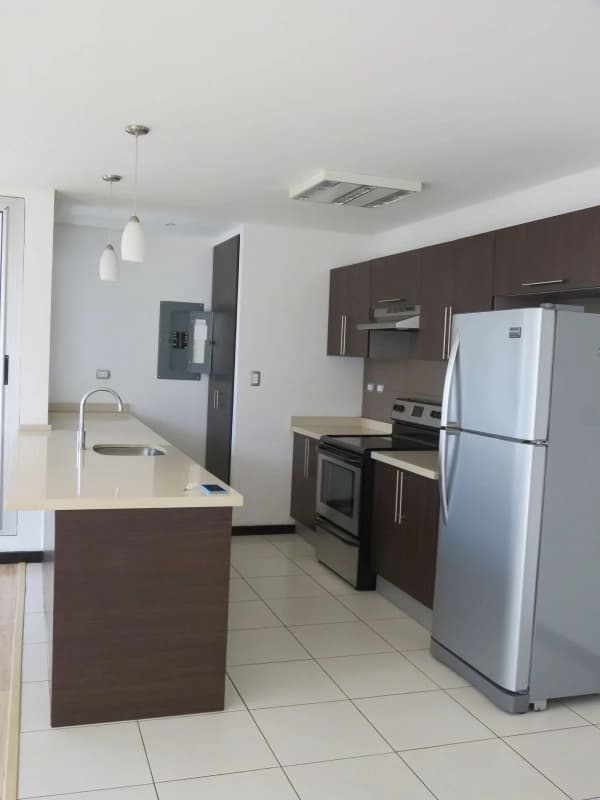 ALQUILO APARTAMENTO ZONA 14 DE 2 HABITACIONES
