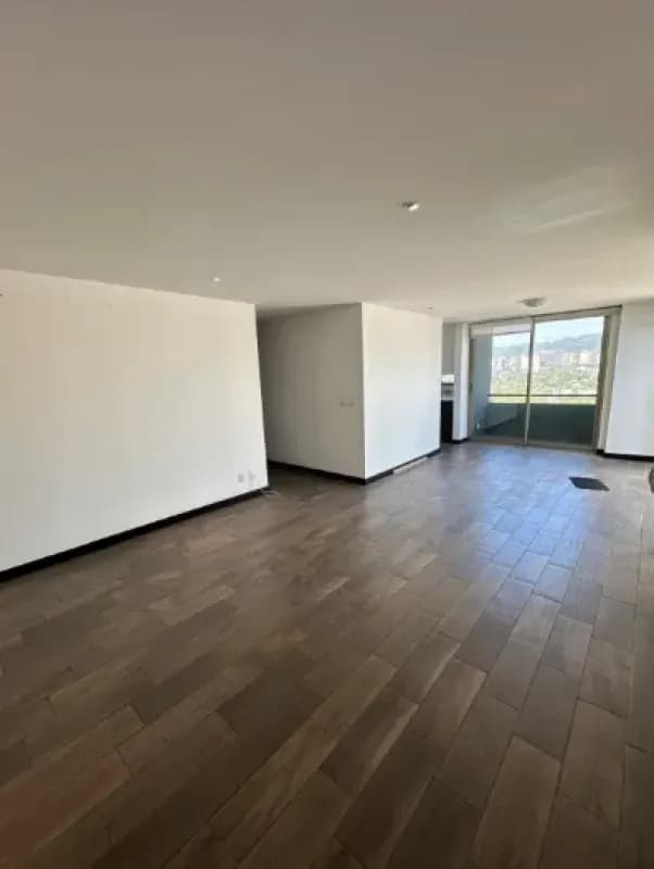 Apartamento en Renta en Zona 10 – Edificio Verona!