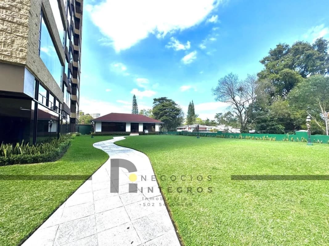 VENDO AMPLIO APARTAMENTO EN PRIMER NIVEL ZONA 10