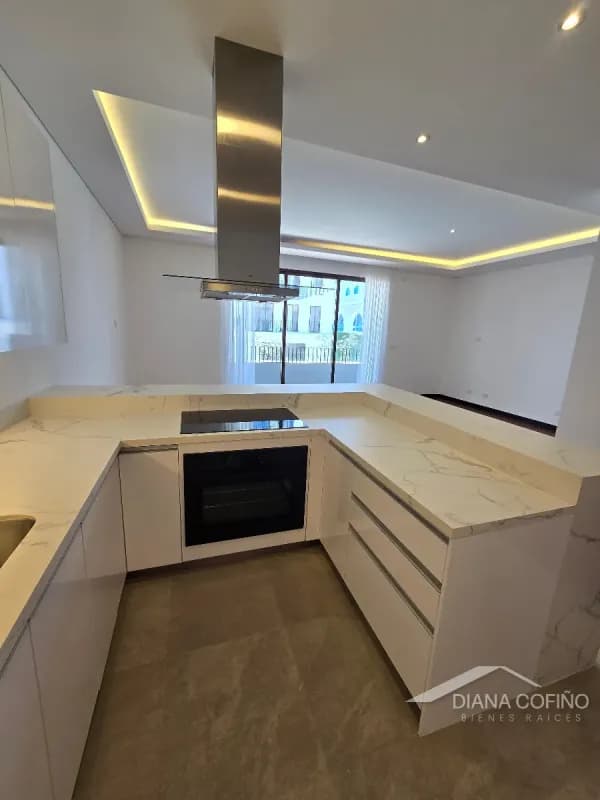 Elegante apartamento en alquiler en zona 16