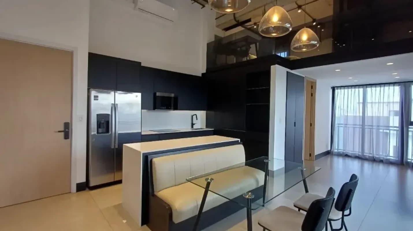 Apartamento Amueblado en Renta Zona 10 - 9959457
