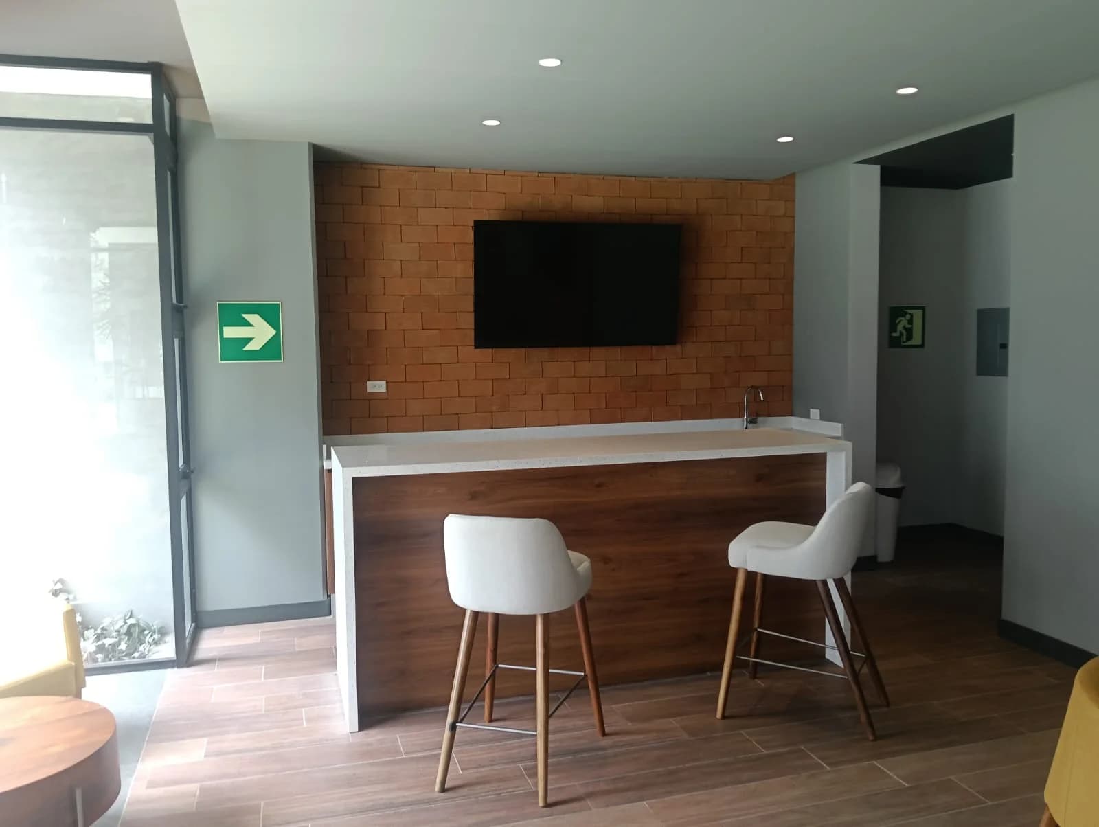 RENTO APTO NUEVO/PARA ESTRENAR, ZONA 13 ESSENZA REF.6899
