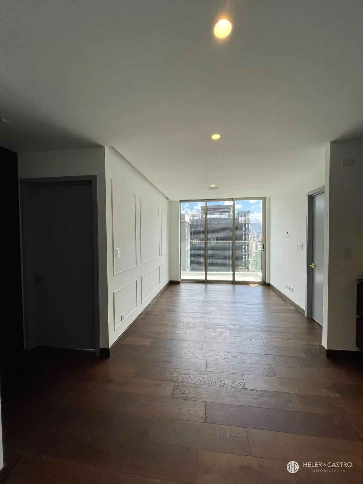 Comodo y moderno apartamento — Apartamento en Alquiler en Atarah, Zona 10, Guatemala, Ciudad — foto 2 de 11