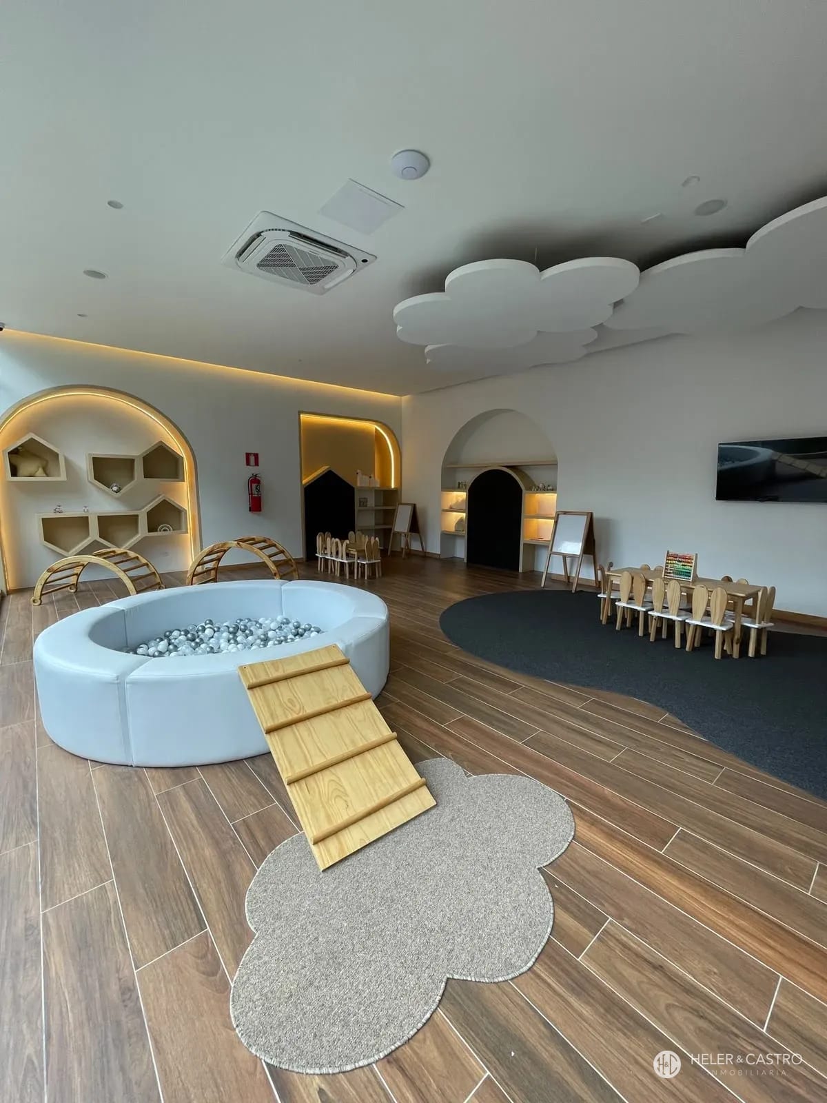 Comodo y moderno apartamento — Apartamento en Alquiler en Atarah, Zona 10, Guatemala, Ciudad — foto 4 de 11