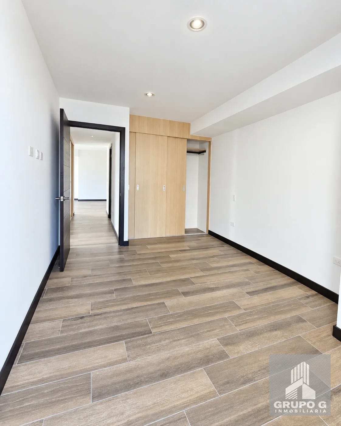 Apartamento en renta en zona 10 Con Patio — Apartamento en Alquiler en Zona 10, Guatemala, Ciudad — foto 6 de 9