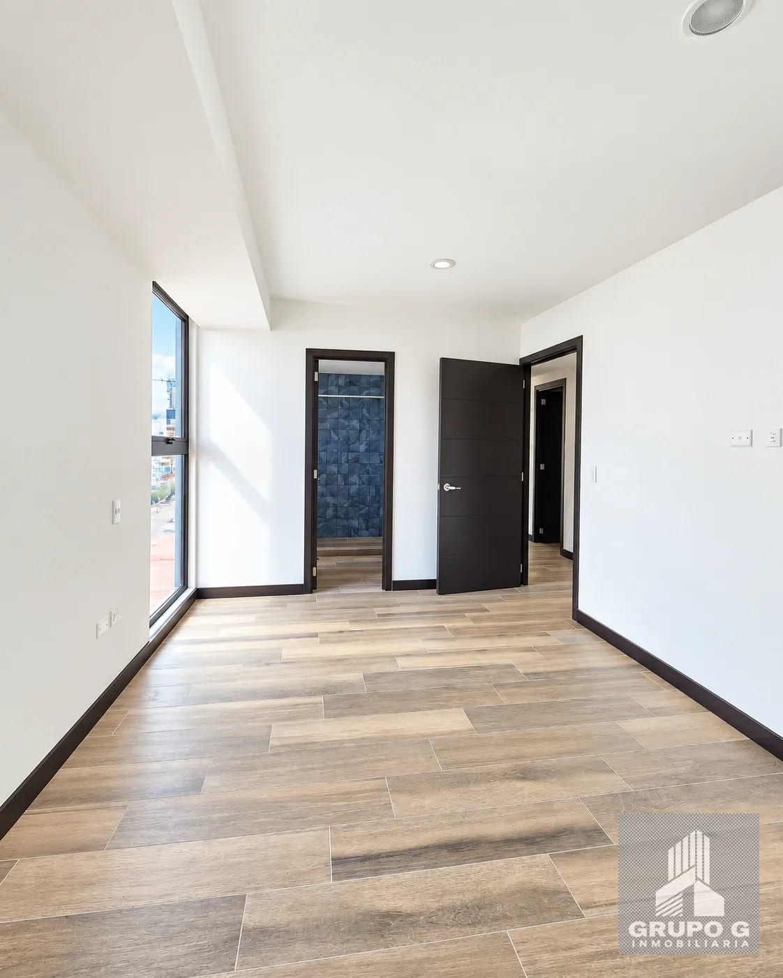 Apartamento en renta en zona 10 Con Patio — Apartamento en Alquiler en Zona 10, Guatemala, Ciudad — foto 7 de 9