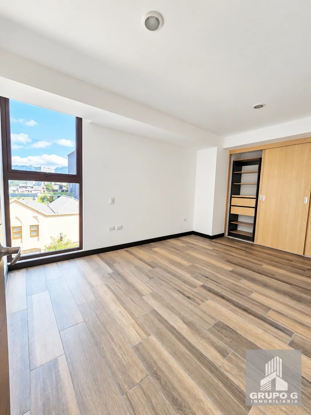 Apartamento en Renta en Zona 10 con Balcon — Apartamento en Alquiler en Zona 10, Guatemala, Ciudad — foto 7 de 10