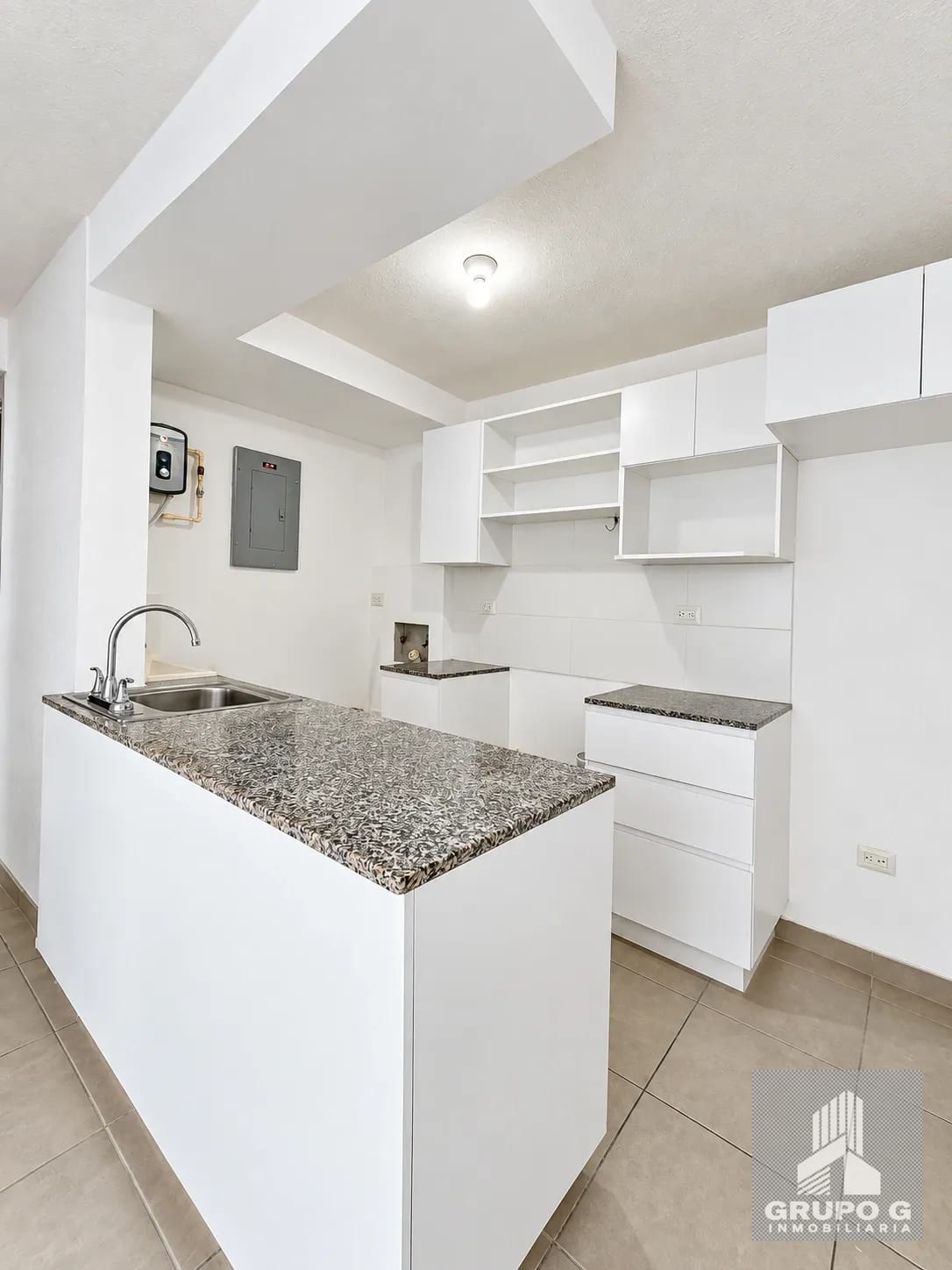 Apartamento en Renta en la Castellana — Apartamento en Alquiler en Zona 8, Guatemala, Ciudad — foto 1 de 14