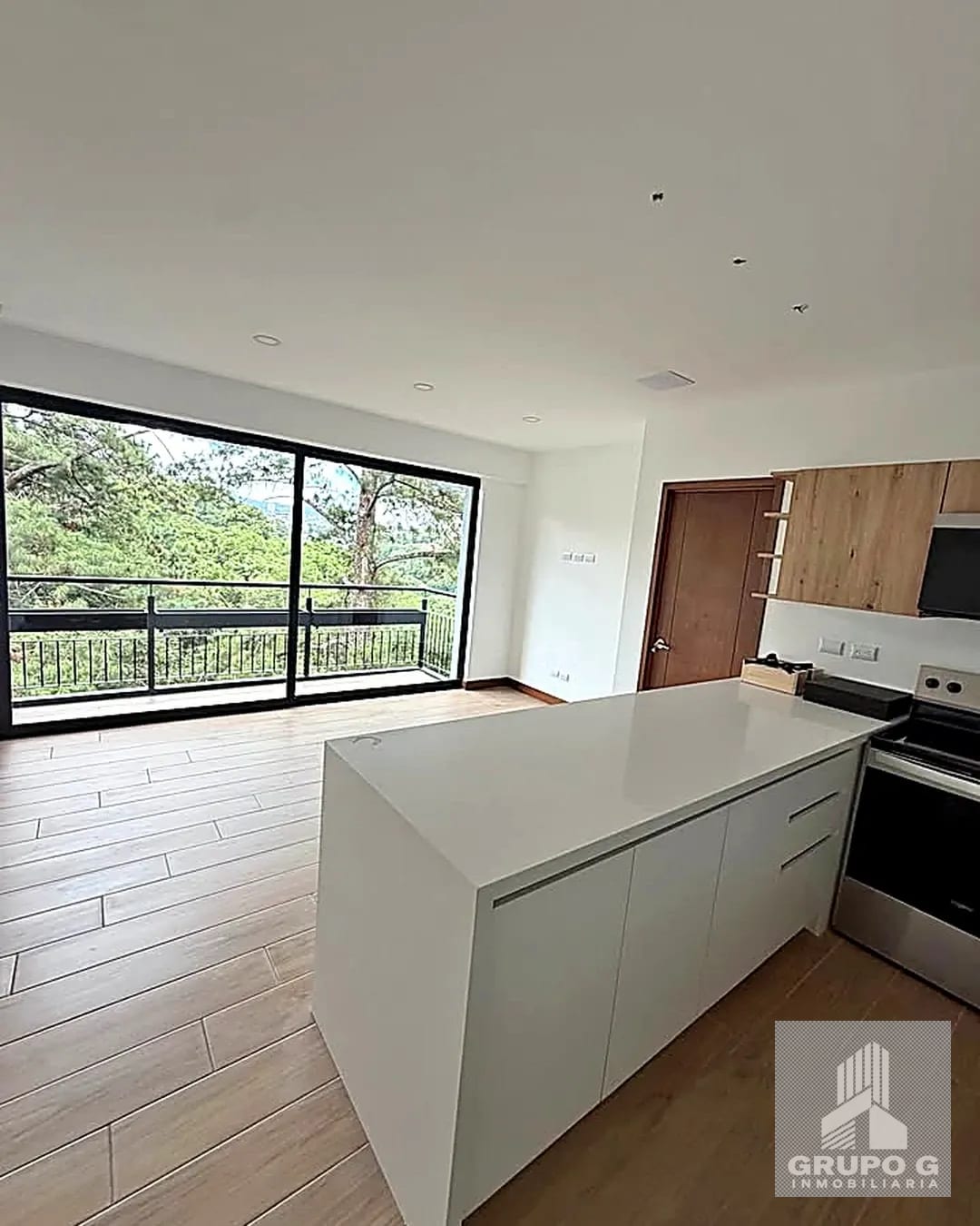 Apartamento en Renta en Zona 16 con Vista al Bosque — Apartamento en Alquiler en Zona 16, Guatemala, Ciudad — foto 1 de 10