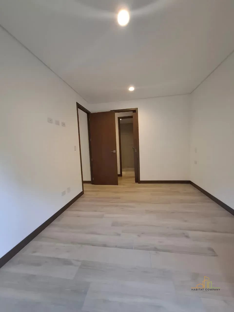 Apartamentos Alquiler Zona 10 - Apartamento Renta FERRÉ DIEZ ZONA 10 — Apartamento en Alquiler en Ferré Diez, Zona 10, Guatemala, Ciudad — foto 3 de 4